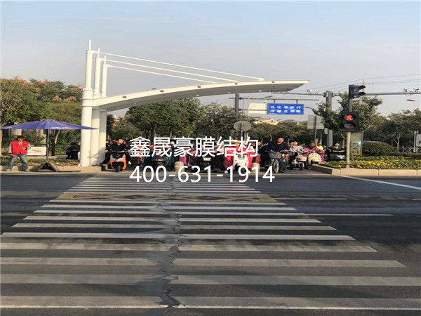 鹽城交通路口膜結構遮陽(yáng)雨棚