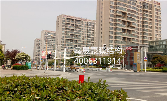 靖江交通路口膜結構遮陽(yáng)雨棚