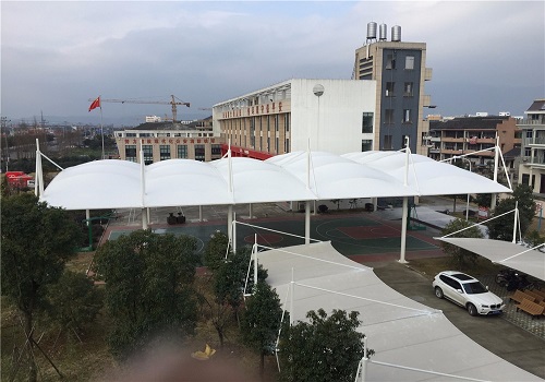 膜結構材料的室外籃球場(chǎng)雨棚頂棚