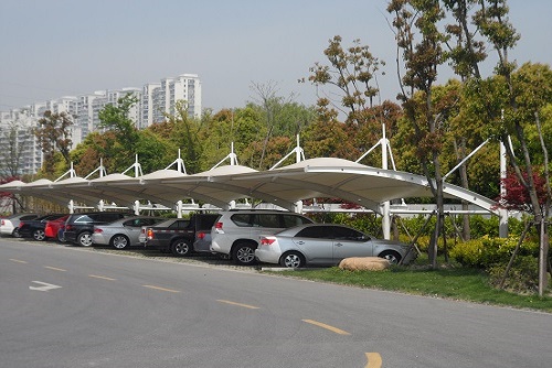 鋼膜結構汽車(chē)停車(chē)棚